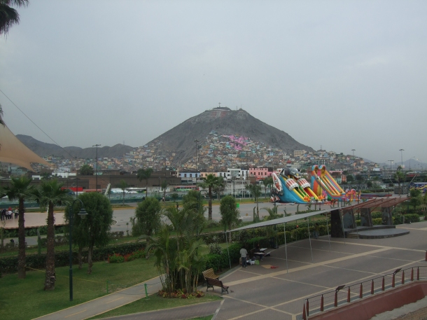 view of the pueblo jóvenes in stark contrast to the modern urbanism of Lima